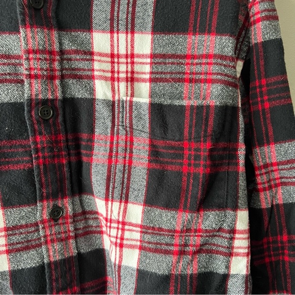 Land’s End Red and Black Flannel Button Up Size Large - Picture 2 of 6